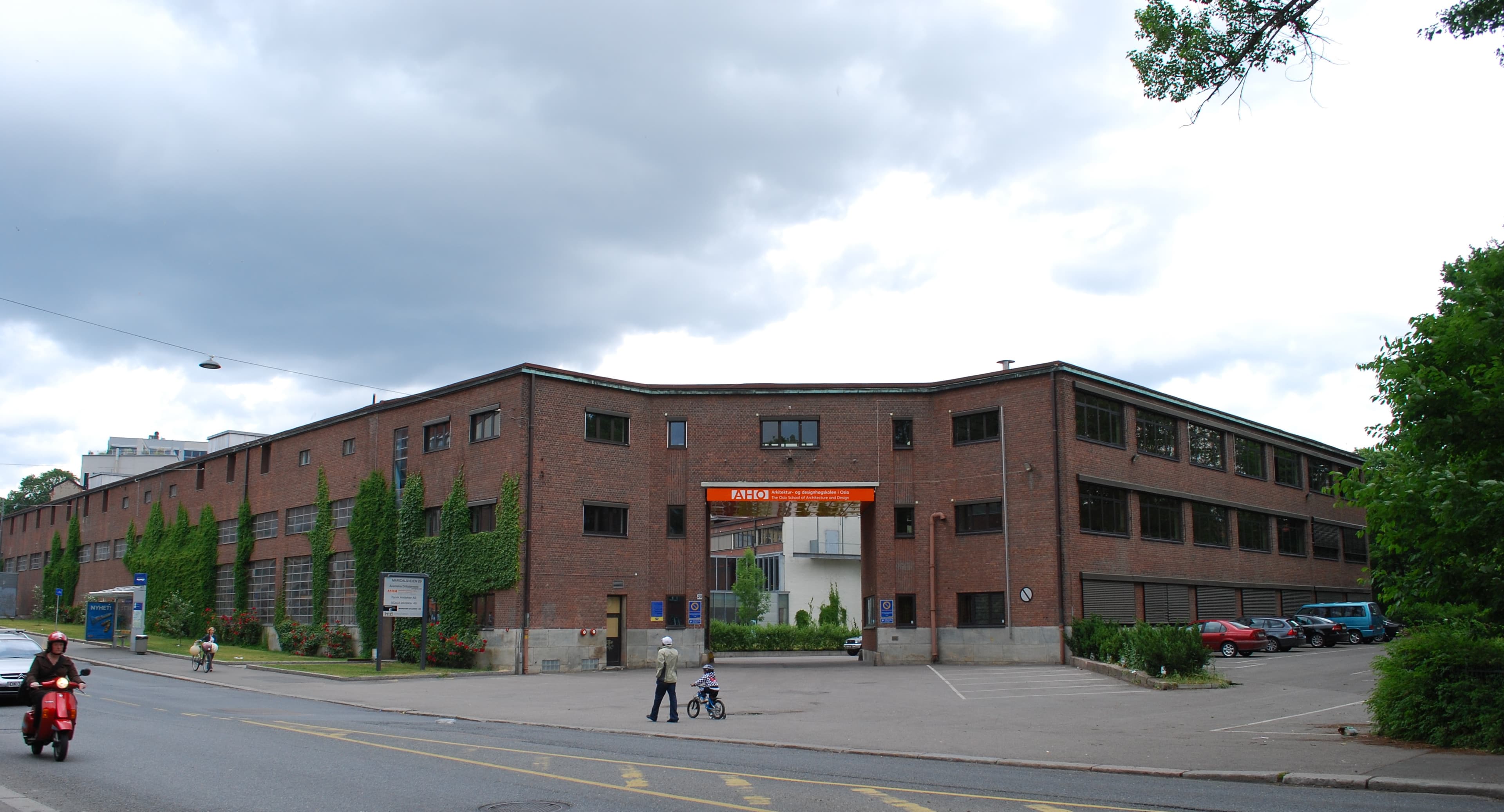 Arkitektur- og designhøgskolen i Oslo, eksteriør av campus i Maridalsveien.