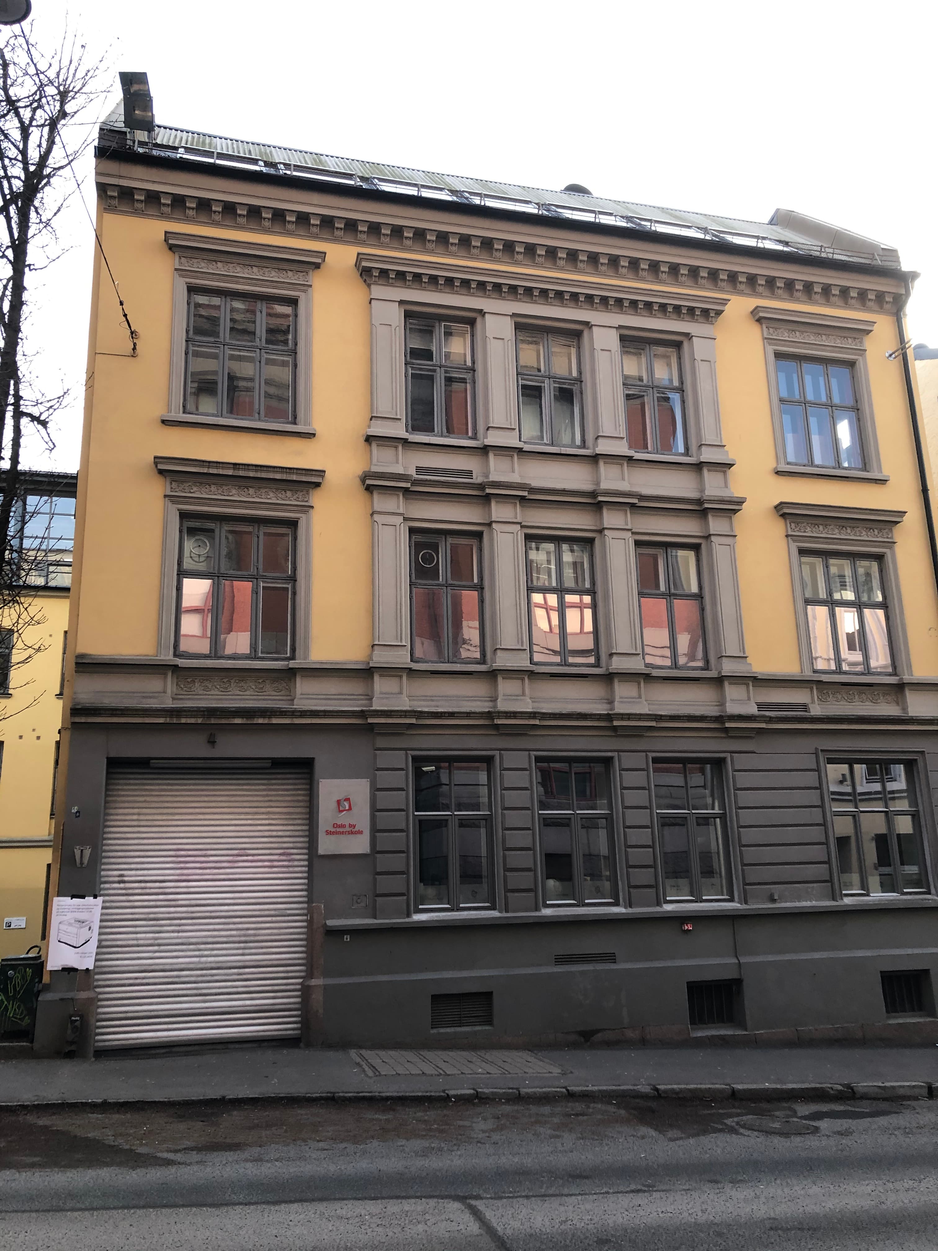 Bygningen i St. Olavs gate 4 i Oslo sett frå gata.